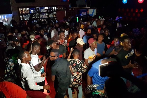 Mammoth Crowd Jams To Kwesi Arthur During Hitz Fm Solo With Him