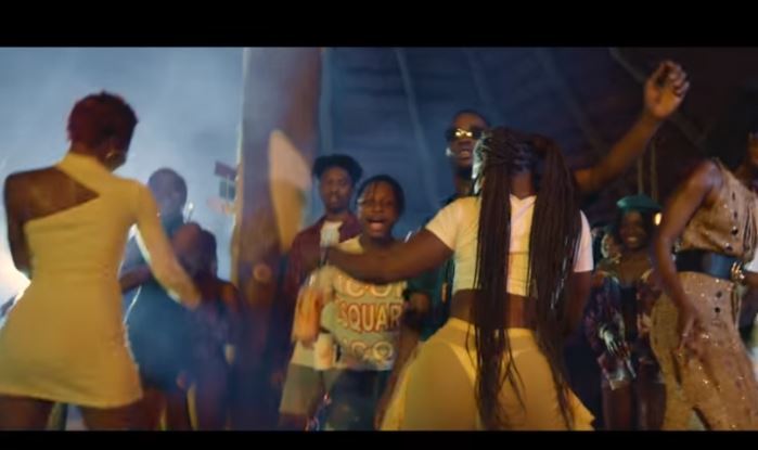 Official Video: Kelvynboy Ft Kwesi Arthur - Holiday