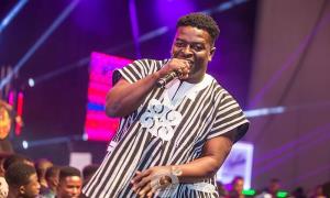 Lace your dancing boots for I’ll thrill you this year – Kumi Guitar