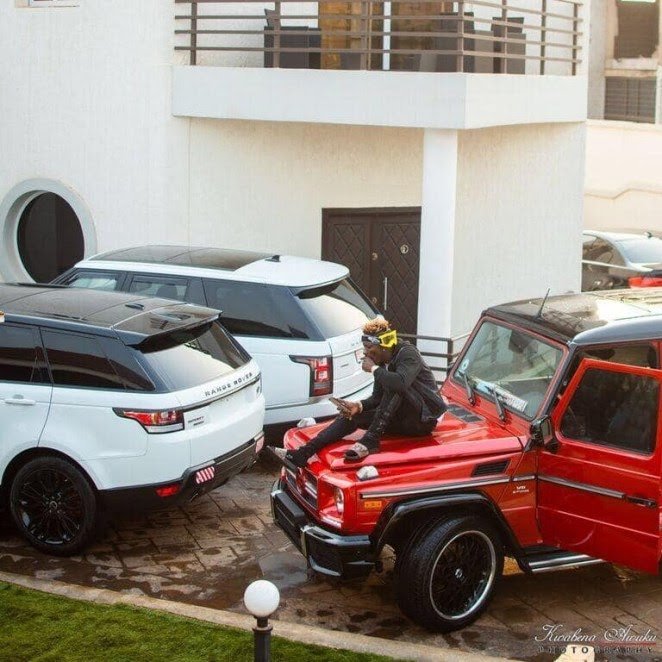 Shatta Wale buys another G-Wagon few days after buying a Range Rover, Pope Skinny present