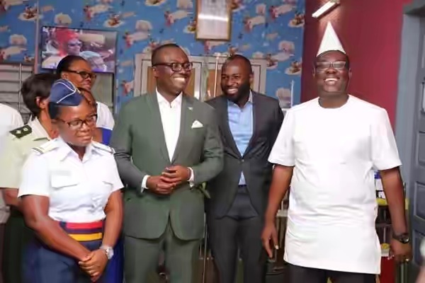 PHOTOS: Stonebwoy, Bola Ray Join NPP’s Sammy Awuku To Mark Birthday At 37 Children’s Ward