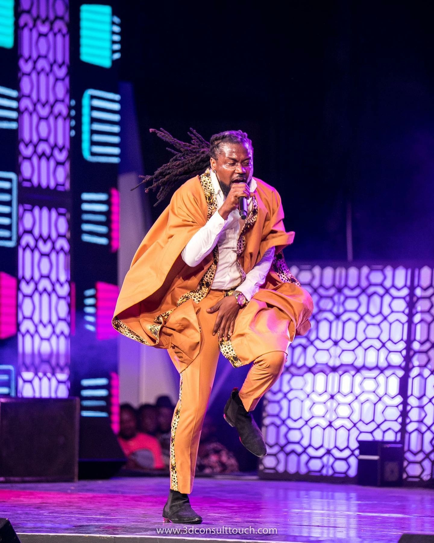 Video – Samini Walked Out Of The VGMA When Sarkodie Was Announced As The Winner Of The Artist Of The Decade Award 2019