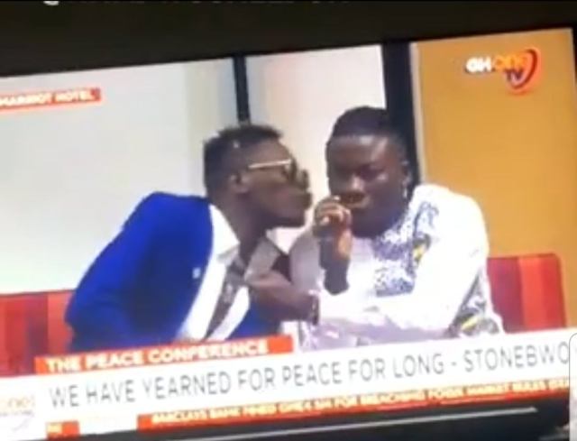 Shatta Wale ‘kiss’ Stonebwoy at Peace Conference