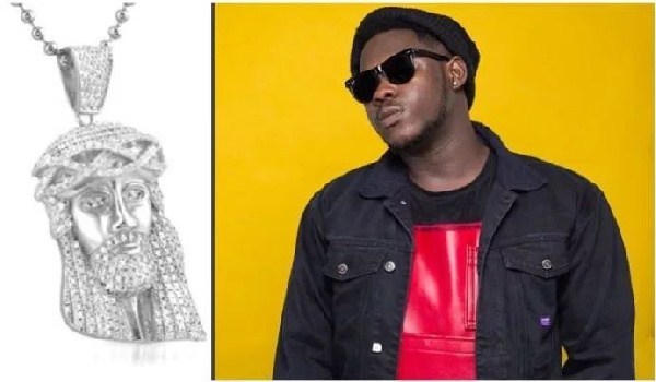 ‘Please help me find my missing chain, it costs $500,000’- Medikal begs the general public