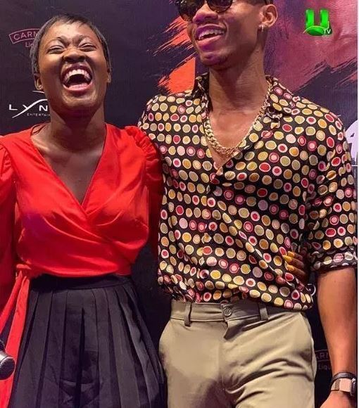 KiDi gets a boner after posing next to Fella Makafui on Tv (Photo)