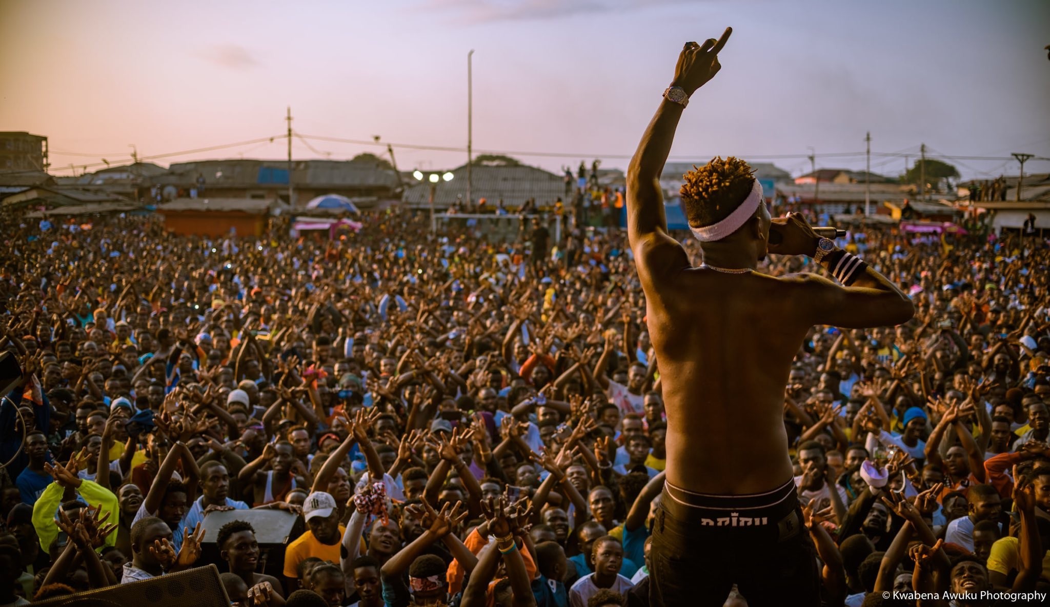 Shatta Wale sets record by performing 109 hit songs for close to 4 hours at ‘Loud In Bukom 19’ organized by Tinny