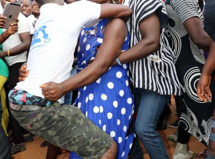 Video: We Want Slim, Flat Belly Men To 'Grind Us' At Atopa Festival - Gomoah Fetteh Women