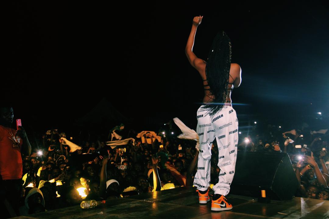 Welcome To Sowutuom: Eazzy Goes Topless At Medikal's Concert