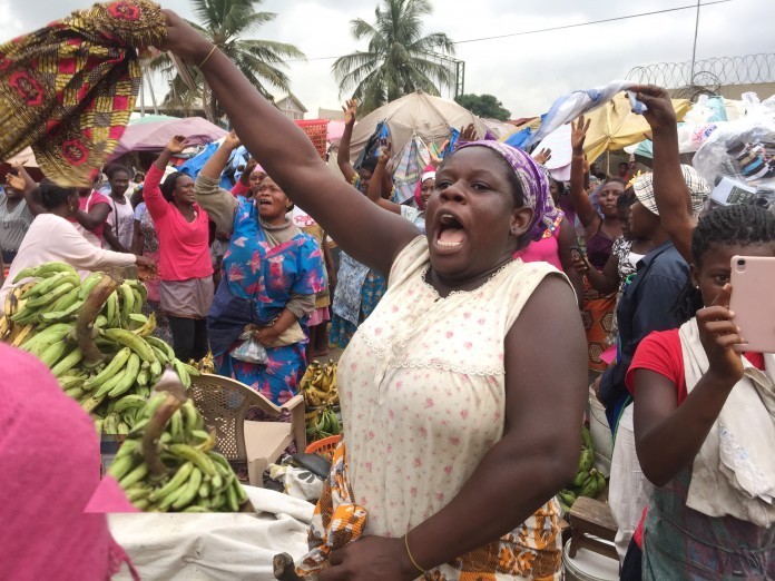 Hundreds of market women welcome 2019 Christmas with their dancing shoes