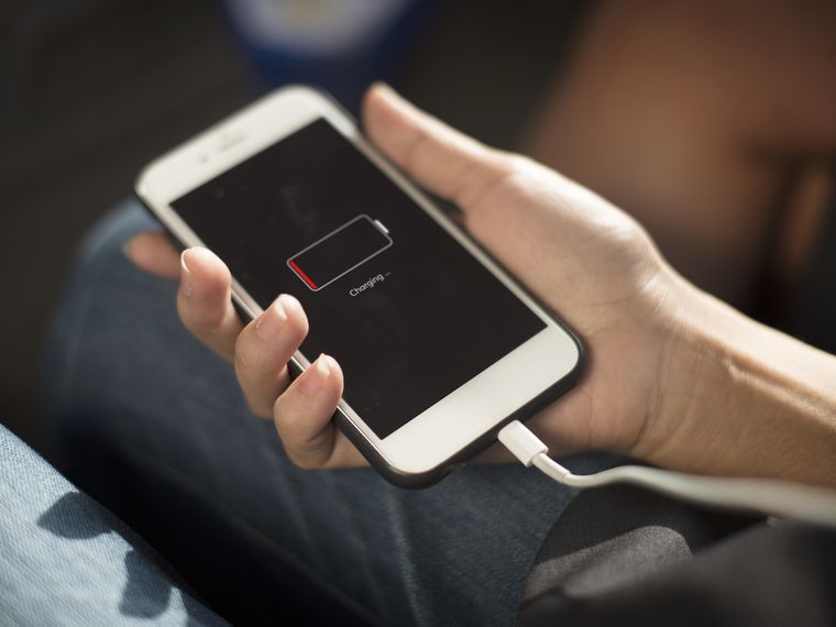 Video: How To Use Hand Sanitizer To Charge Your Phone