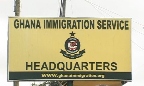 6 Immigration Officers Promoted For Rejecting Bribes On Duty